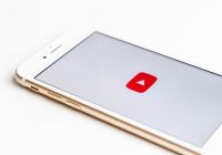 Phone showing red video play button on its screen